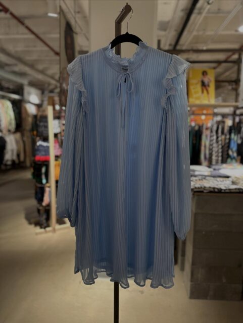 ✨
Klänning Kappahl L - 249kr
Skjorta/jacka Gina Tricot L - 179kr
Byxa Carin Wester 40 - 199kr
Kavaj B.young 42 - 399kr