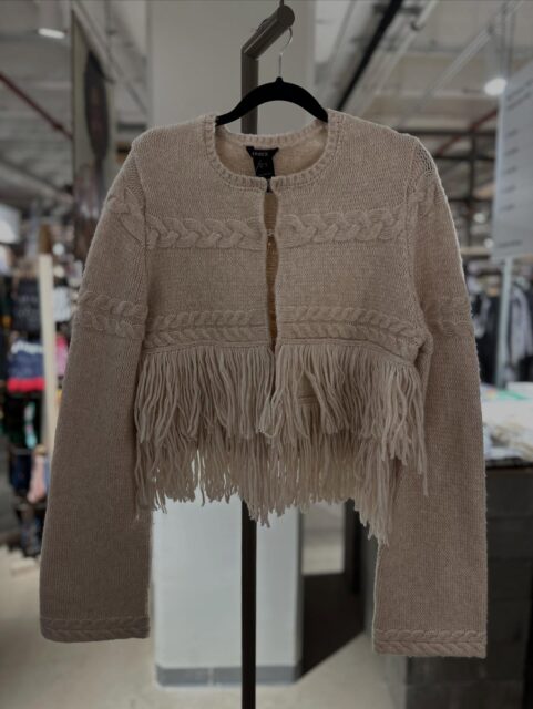 Höst och vinter NYHETER 
SÅLD Kofta Lindex M - 189kr
Klänning Gina Tricot M - 179kr
Klänning H&M M - 159kr
Stickat H&M S - 139kr