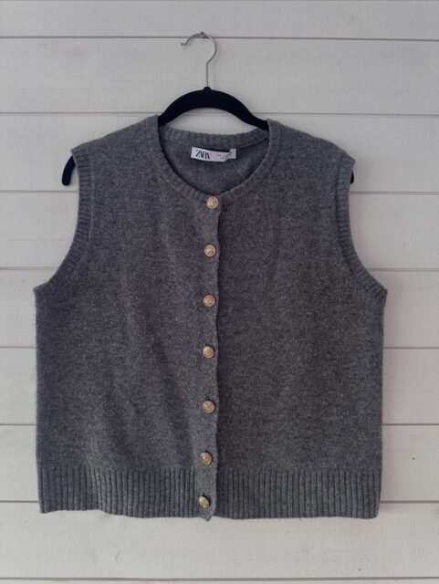 Inlämning från de senaste dagarna 🤩

Väst Zara M - 149kr
Tröja Arket 40 - 199kr
Kofta H&M M - 179kr
Väst Zara S - 199kr
Skjorta Lindex M - 159kr
T-shirt H&M L - 89kr
Tröja Carin Wester S - 199kr
T-shirt H&M M - 99kr
Klänning Lindex XS/S - 199kr
Väska DomDonna - 159kr

Skicka ett meddelande till oss om du vill köpa något ♻️